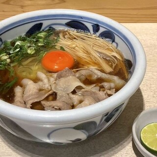【秋季限定】黒豚のすき焼きとすだちのうどん(温)