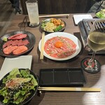 黒毛和牛焼肉 白か黒 - 