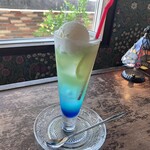 カフェ 青と蒼 - 愛媛産有機栽培レモンスカッシュフロート