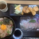 海鮮食堂 じゃこや - オリーブハマチの漬け丼大盛り、鯛の刺身、イカフライ