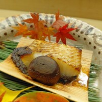 赤坂 菊乃井 - ⚫【焼物】
                    「からす鰈の杉板焼　シャンピニオンソース」