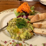 フランス酒場Teuf - サーモンとアボカドのタルタル