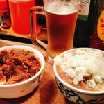 さがみ - 当店自慢 モツ煮込＋ビール（生）