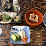 うなぎ釜めし藤田 - 絶品糠漬けと冷奴、薬味