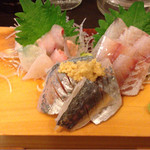 やくも食堂 - お刺身…
左から、カワハギ↘︎真アジ↗︎カマス