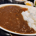 炭火焼肉・中華そば 天膳 - 牛煮込みカレーライス～☆