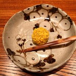 伯雲 - 白餡と菊の花の団子