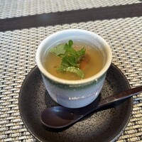 横浜 夜景 鉄板焼＆ステーキ 祥鳳 - うなぎの茶碗蒸し　出しが良い〜