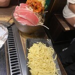 月島もんじゃ もへじ 上野 - 豚キムチもんじゃにそばトッピング