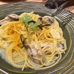 オイスターハウス - パスタの牡蠣も大きくてプリプリ！