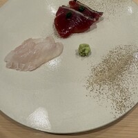 鮨 加 - 刺身　カツオ、ヒラメ
                    