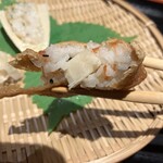 うお寿 - お稲荷さんにも、筍の存在感あります。