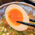 麺屋 山彦 - つけ麺(うめ塩)のつけ汁の煮玉子
