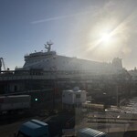 フェリーおおさかⅡ レストラン - トラック146台、乗用車105台、乗客713名を飲み込むドデカさ。