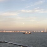 フェリーおおさかⅡ レストラン - 長い橋が見えてるけど、なんだっけ？