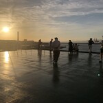 フェリーおおさかⅡ レストラン - 出港を待ち侘びる人々がデッキにちらほら