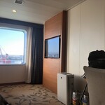 フェリーおおさかⅡ レストラン - 大きなテレビからはいろいろな情報が出てくる