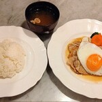 シルビア - 生姜焼き定食(半ライス、お味噌汁、ドリンク付)
