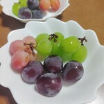 里の駅 いちのみや - 『シャインマスカット』『サンシャインレッド』『巨砲（おそらく）』