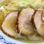 二葉 - 黄金色の塩ラーメン　チャーシュー