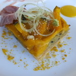 モナリザ - 鶏肉とかぼちゃ、さつまいものタルト仕立て ヨーグルトソース