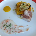 モナリザ - 鶏肉とかぼちゃ、さつまいものタルト仕立て ヨーグルトソース