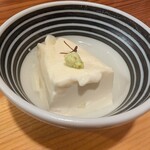 あられ屋 神田本店 - くりーみ〜豆腐（お通し）