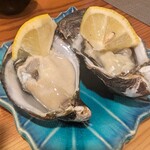 あられ屋 神田本店 - 本日の生牡蠣（相生の松宝）生と蒸しで