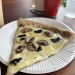 6PEACE PIZZA - マッシュルームピザ トリュフソース　1ピース650円❗️