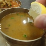 ナニズキッチン - カレーにはレモン