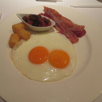 レ セゾン - フライドエッグ、ベーコン