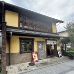 川越ベーカリー 楽楽 - 外観。斜めから。