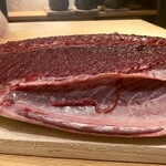 くずし 之助 - 大きな鰹は、切るのも大変そう