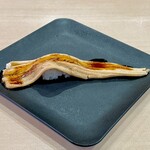 鮨べん天 - 自家製穴子一本握り　550円