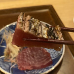 くずし 之助 - 食べ比べの鰹のタタキの方