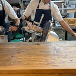 Ramen FeeL - オーダー毎にチャーシューを切ります。