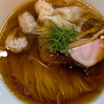 Ramen FeeL - 透き通るスープに目が行きます。