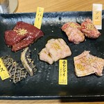 肉料理 玉屋 本店 - さらに追加でホルモンちょっと盛り5種