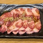 肉料理 玉屋 本店 - 和牛たんつら塩焼き　ﾂﾗﾀﾝじゃないですよ、泣