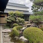 そば蔵 谷川 - 綺麗な庭園