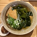 扇町うどん屋 あすろう - きつねうどんのわかめトッピング