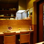 馬肉専門店 よかよか - 入口のカウンターの方