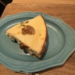 タイ料理とチーズケーキ チャップストックガーデン - くるみとレーズンチーズケーキ