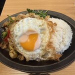タイ料理とチーズケーキ チャップストックガーデン - ガパオライス