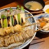 樽万 - 串丼(税込750円)
①焼き串丼(皮&つくね玉葱&白葱青葱&獅子唐の豚肉巻き)②筑前煮(里芋&厚揚げ&人参&占地&烏賊&蒟蒻)③お味噌汁④お漬け物(沢庵)
