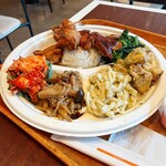 ヤミー ハワイアンバーベキュー - キムチ、きのこのマリネ、マカロニサラダ、ポテトサラダ、菜の花のナムル