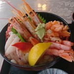 ドライブイン黒浜 - R7.10.5海鮮丼2420円。エビ大きいです。