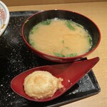一心 金子 - みそ汁と卵の天麩羅セット。この味噌汁なら無料でもいいと思うけど。