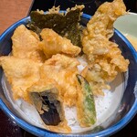 博多水炊き・鶏すき鍋 西新初喜 - 鶏天4個、ナス、舞茸、海苔、みどりの野菜（笑）