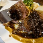 欧風料理 もん - レアっぽいですが柔らかい。